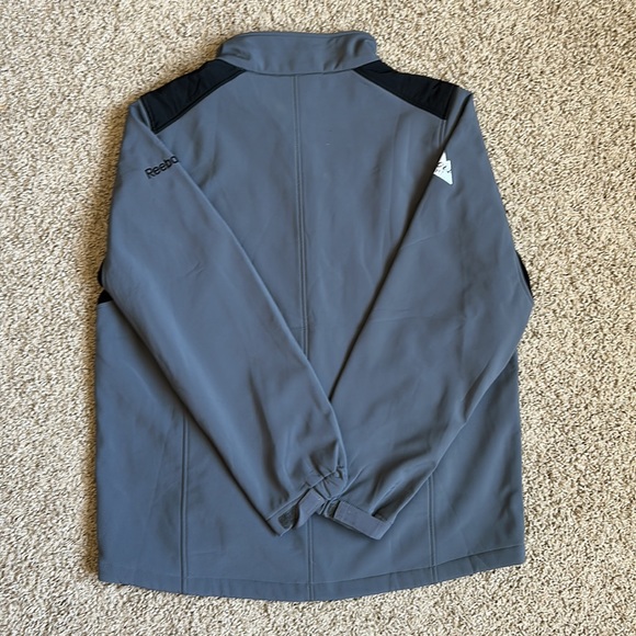 Men’s NHL 2016 Stadium Series Coors Light Coat - Picture 4 of 4